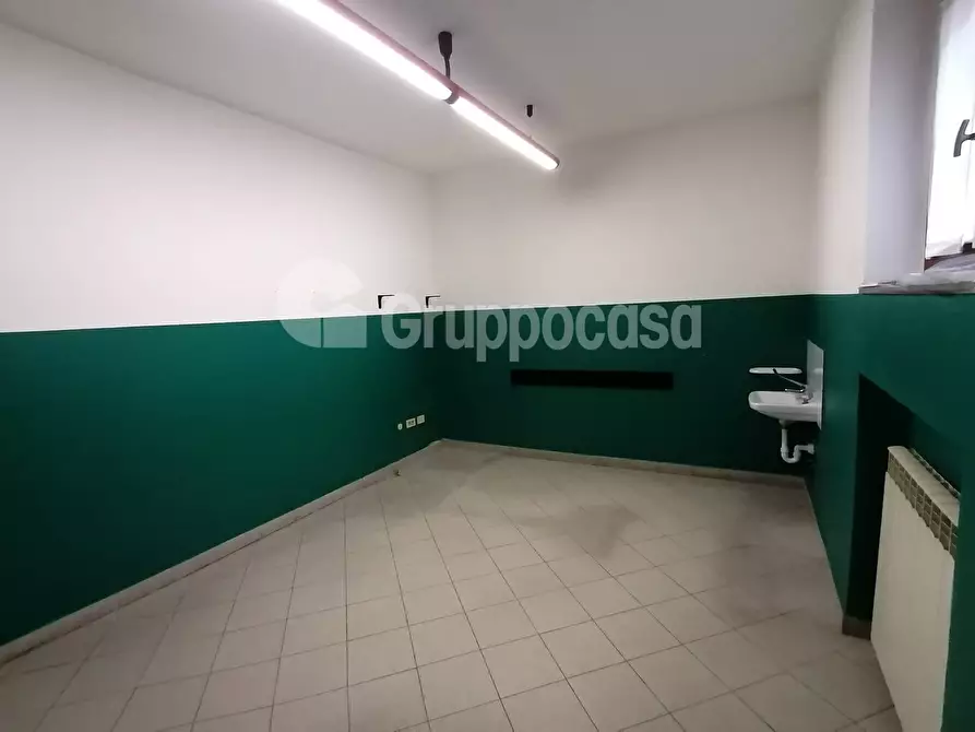 Immagine 9 di Locale commerciale in affitto  in Via Fornaroli a Magenta