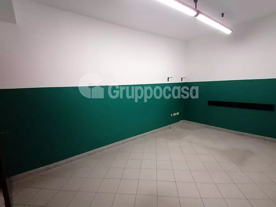 Immagine 10 di Locale commerciale in affitto  in Via Fornaroli a Magenta