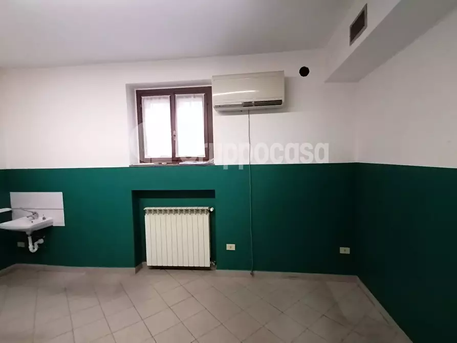 Immagine 11 di Locale commerciale in affitto  in Via Fornaroli a Magenta