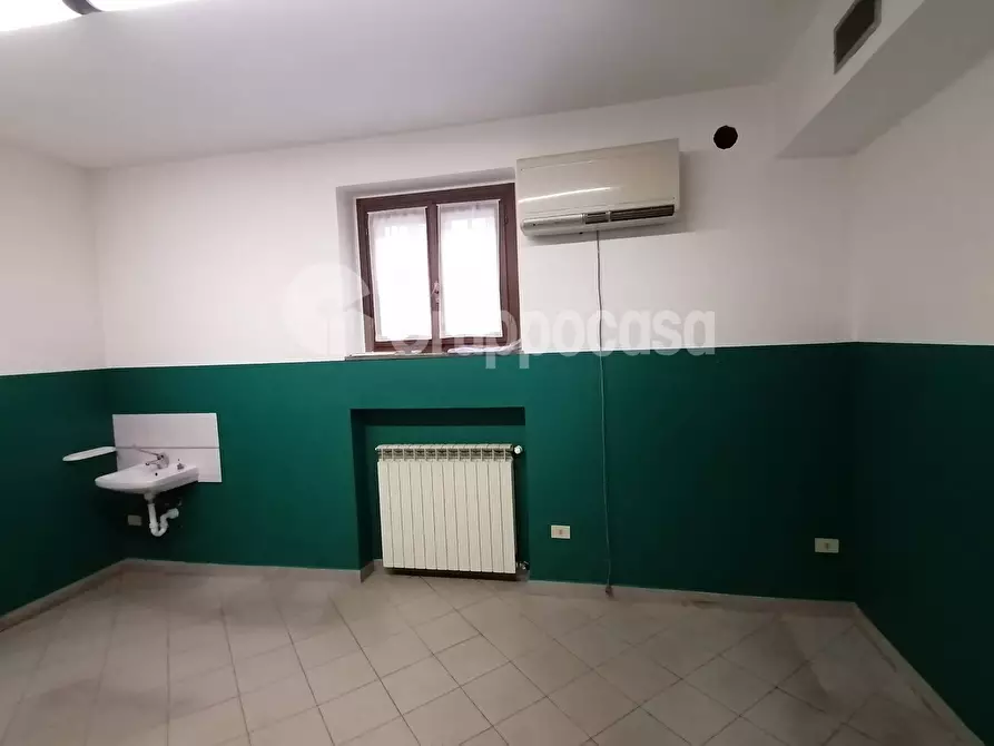 Immagine 12 di Locale commerciale in affitto  in Via Fornaroli a Magenta