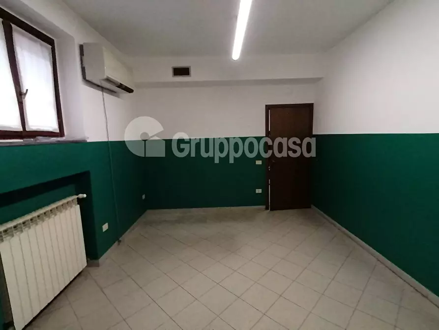 Immagine 13 di Locale commerciale in affitto  in Via Fornaroli a Magenta