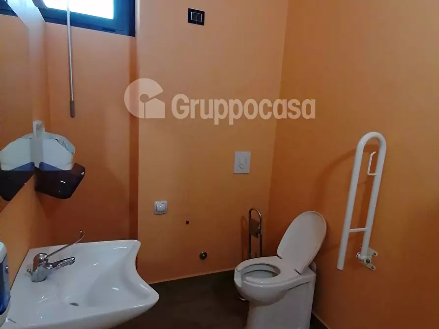 Immagine 11 di Locale commerciale in affitto  in Via Roma a Magenta