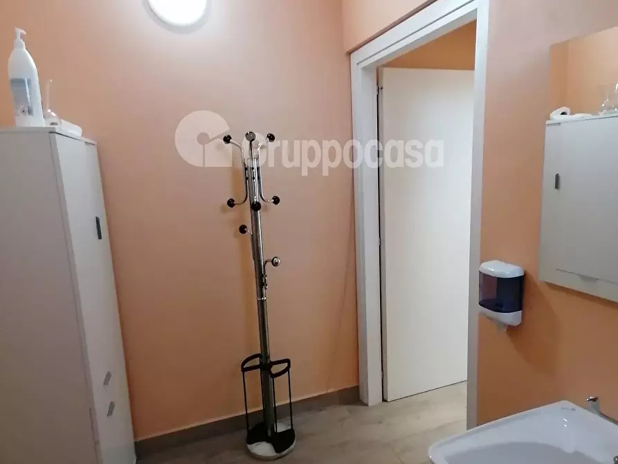 Immagine 12 di Locale commerciale in affitto  in Via Roma a Magenta