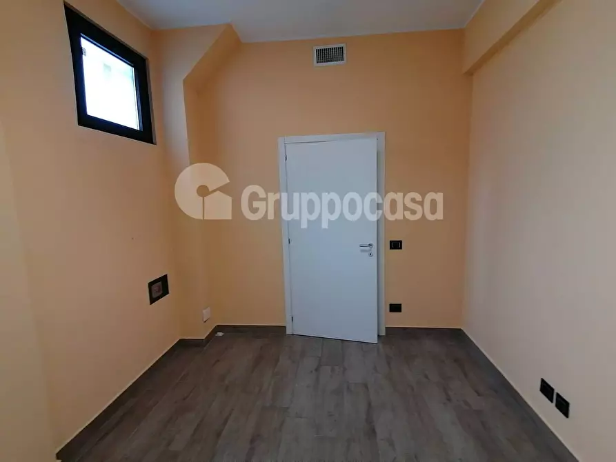 Immagine 15 di Locale commerciale in affitto  in Via Roma a Magenta