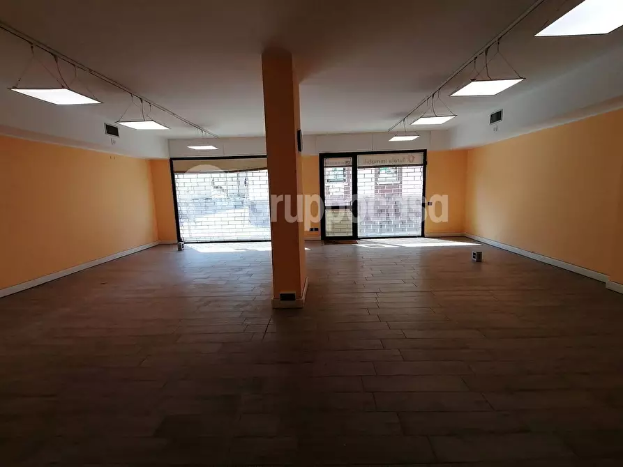 Immagine 5 di Locale commerciale in affitto  in Via Roma a Magenta