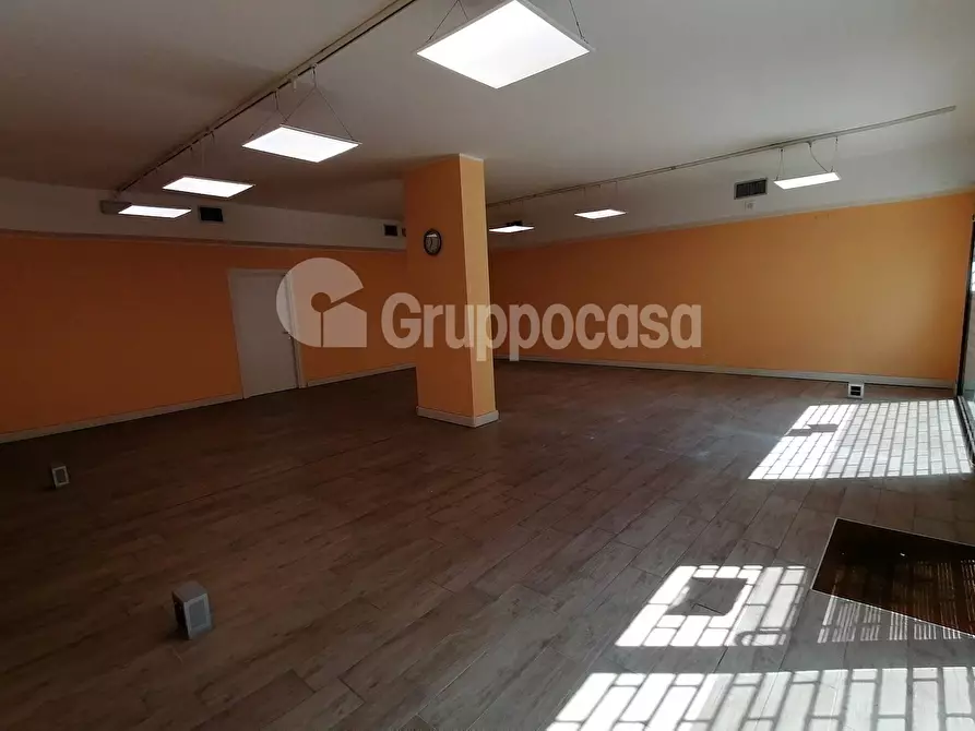 Immagine 9 di Locale commerciale in affitto  in Via Roma a Magenta