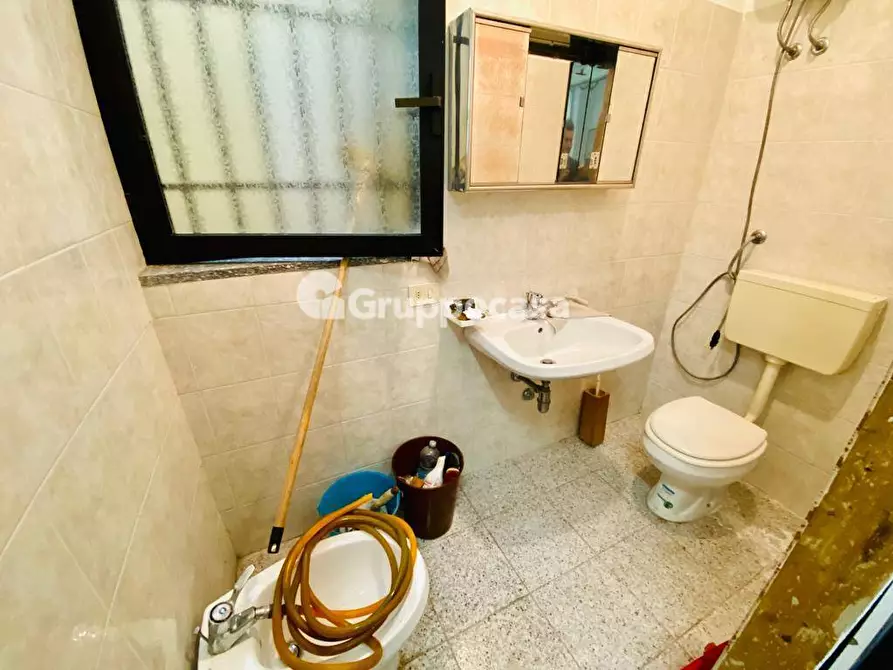 Immagine 15 di Locale commerciale in vendita  in via redipuglia a Robecco Sul Naviglio