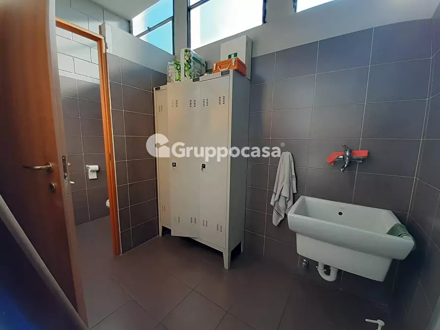 Immagine 23 di Capannone industriale in vendita  in Via per Robecco a Magenta