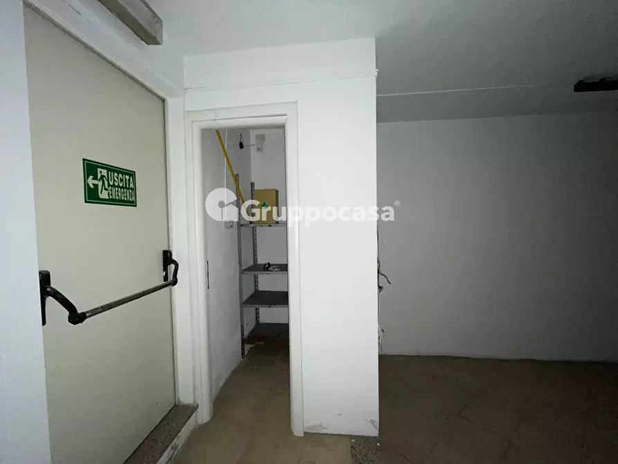 Immagine 20 di Locale commerciale in vendita  in Via Volta a Magenta