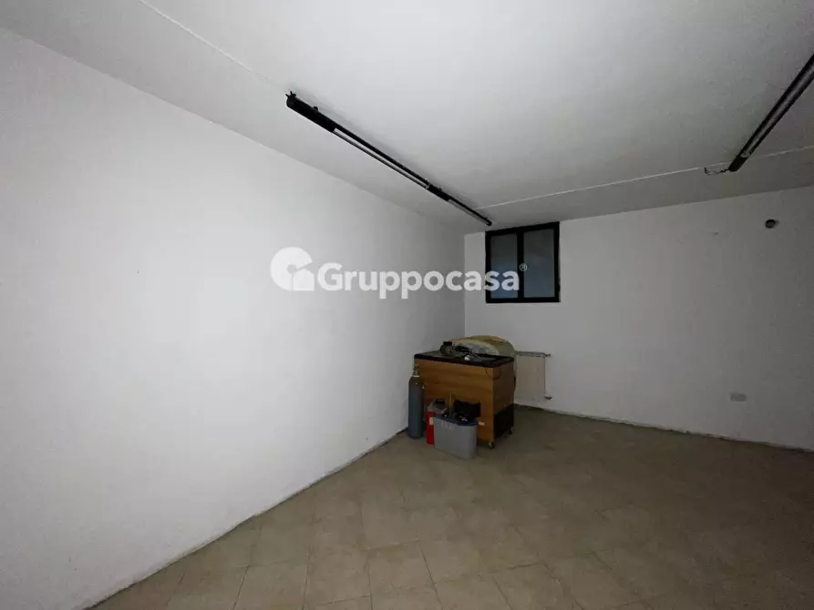 Immagine 21 di Locale commerciale in vendita  in Via Volta a Magenta