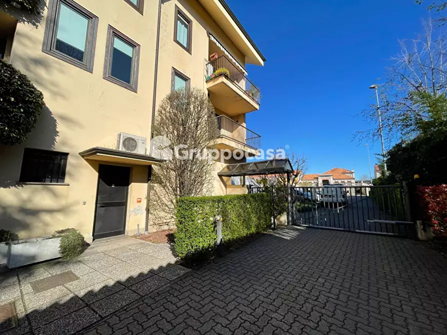 Immagine 23 di Locale commerciale in vendita  in Via Volta a Magenta