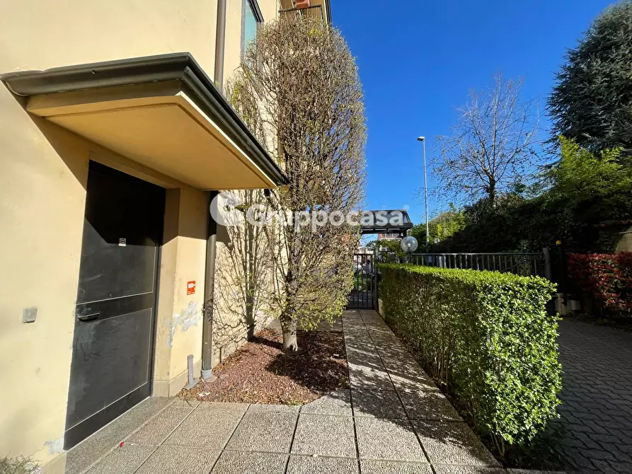 Immagine 24 di Locale commerciale in vendita  in Via Volta a Magenta