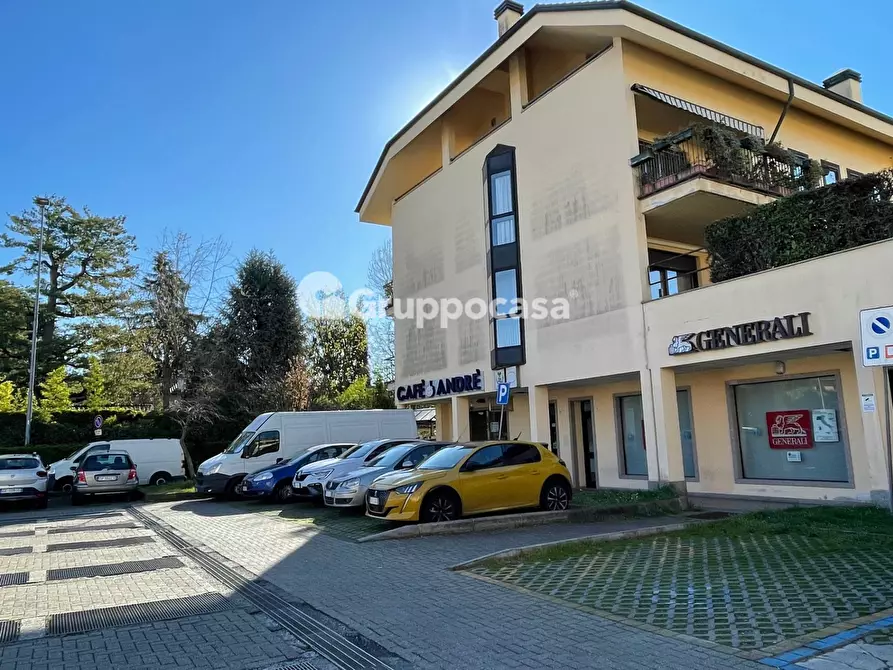 Immagine 29 di Locale commerciale in vendita  in Via Volta a Magenta