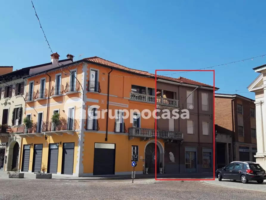 Immagine 1 di Palazzo in vendita  in Piazza San Martino a Inveruno