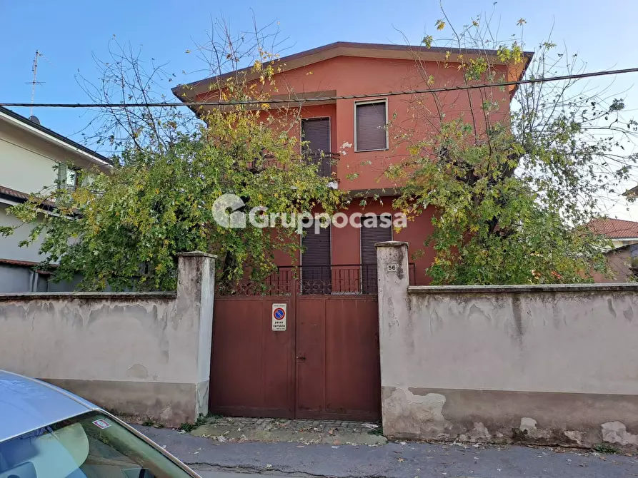 Immagine 1 di Villa in vendita  in Via Diaz a Magenta