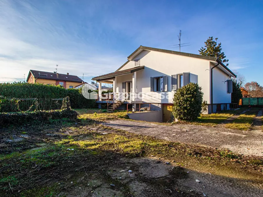 Immagine 24 di Villa in vendita  in Via Degli Orti a Magenta