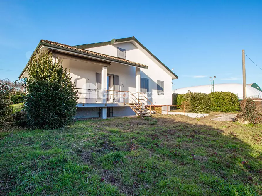 Immagine 27 di Villa in vendita  in Via Degli Orti a Magenta