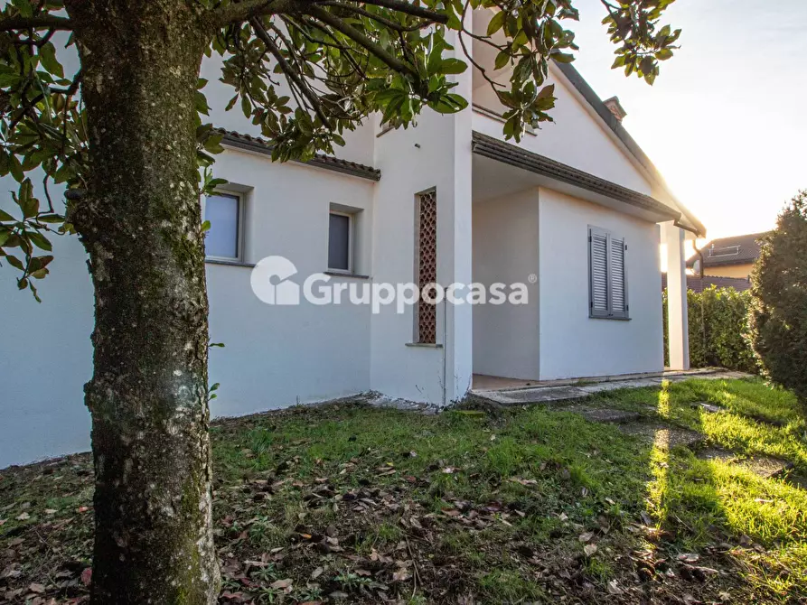 Immagine 29 di Villa in vendita  in Via Degli Orti a Magenta