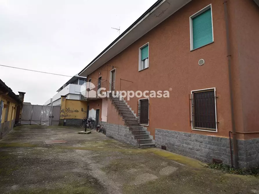 Immagine 1 di Casa indipendente in vendita  in via F.lli Bronzetti a Magenta