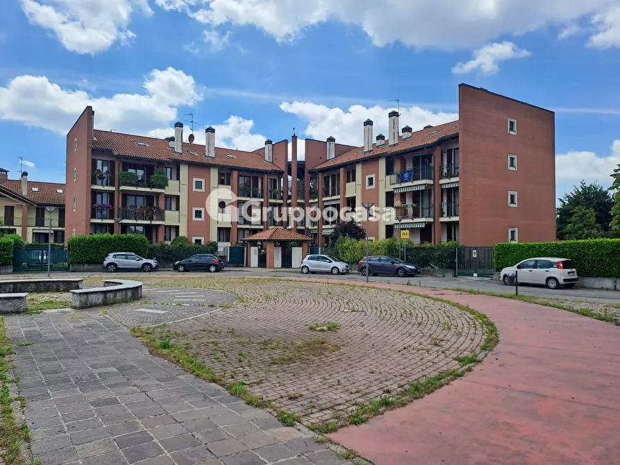 Immagine 1 di Appartamento in vendita  in Piazza Insubria a Marcallo Con Casone