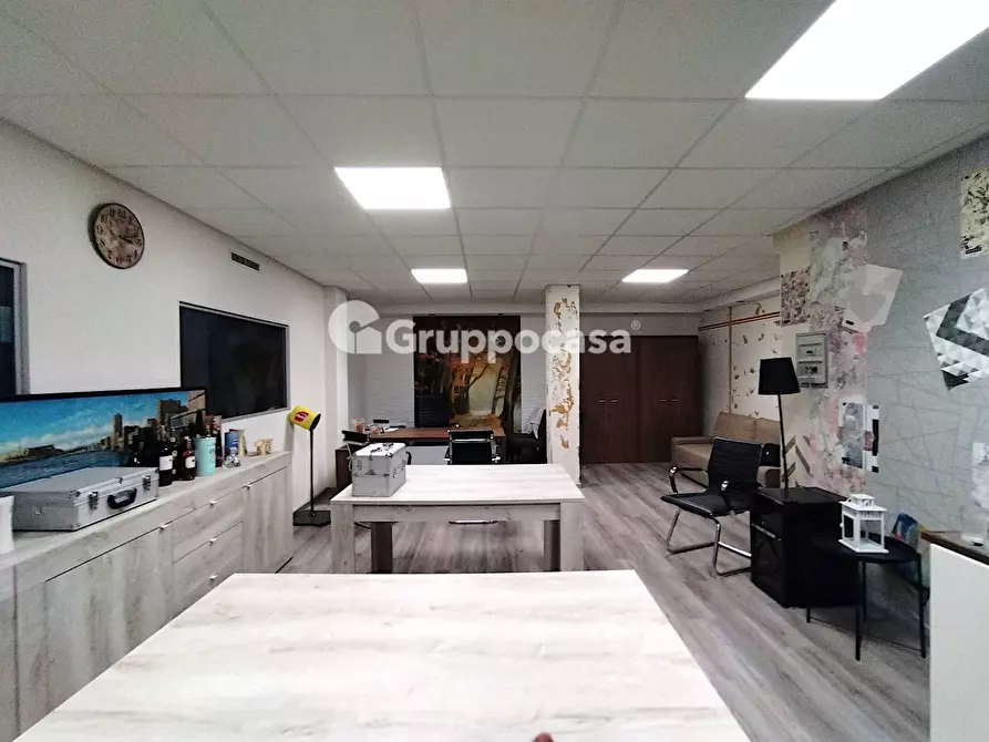 Immagine 27 di Locale commerciale in vendita  in via espinasse a Magenta