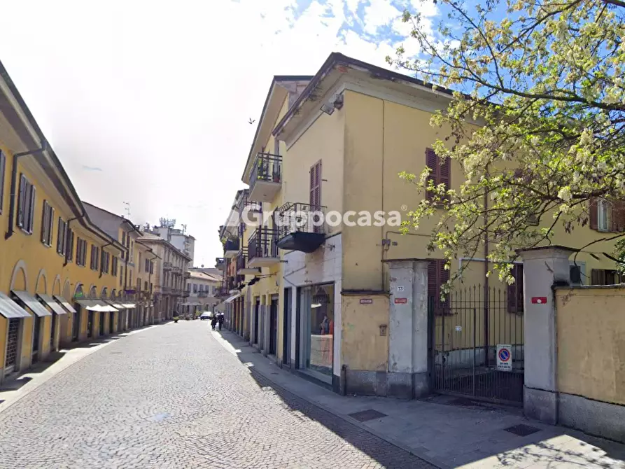 Immagine 12 di Locale commerciale in vendita  in Corso Italia a Abbiategrasso