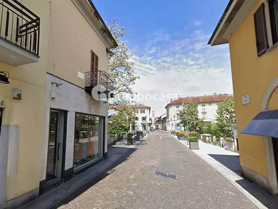 Immagine 13 di Locale commerciale in vendita  in Corso Italia a Abbiategrasso