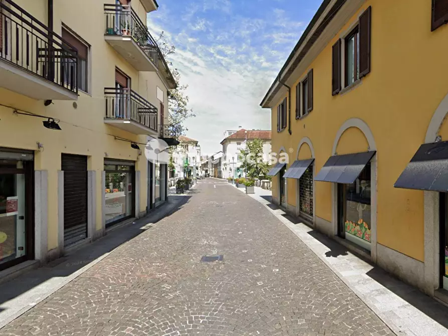 Immagine 14 di Locale commerciale in vendita  in Corso Italia a Abbiategrasso