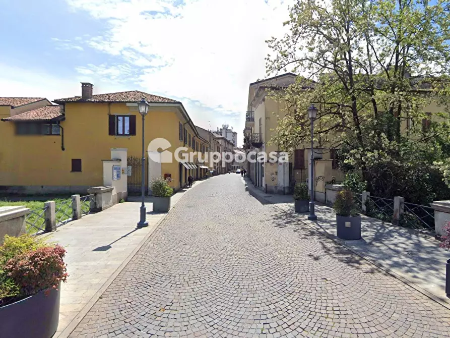 Immagine 15 di Locale commerciale in vendita  in Corso Italia a Abbiategrasso