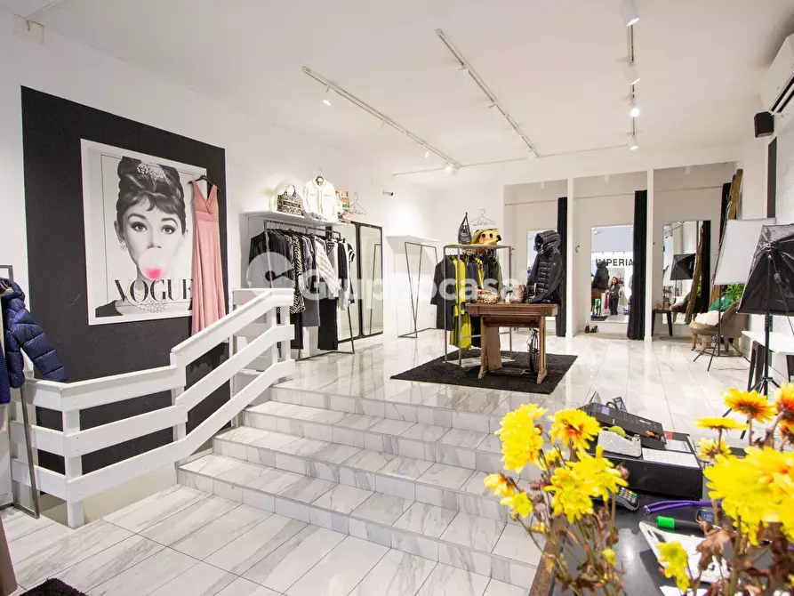 Immagine 3 di Locale commerciale in vendita  in Corso Italia a Abbiategrasso