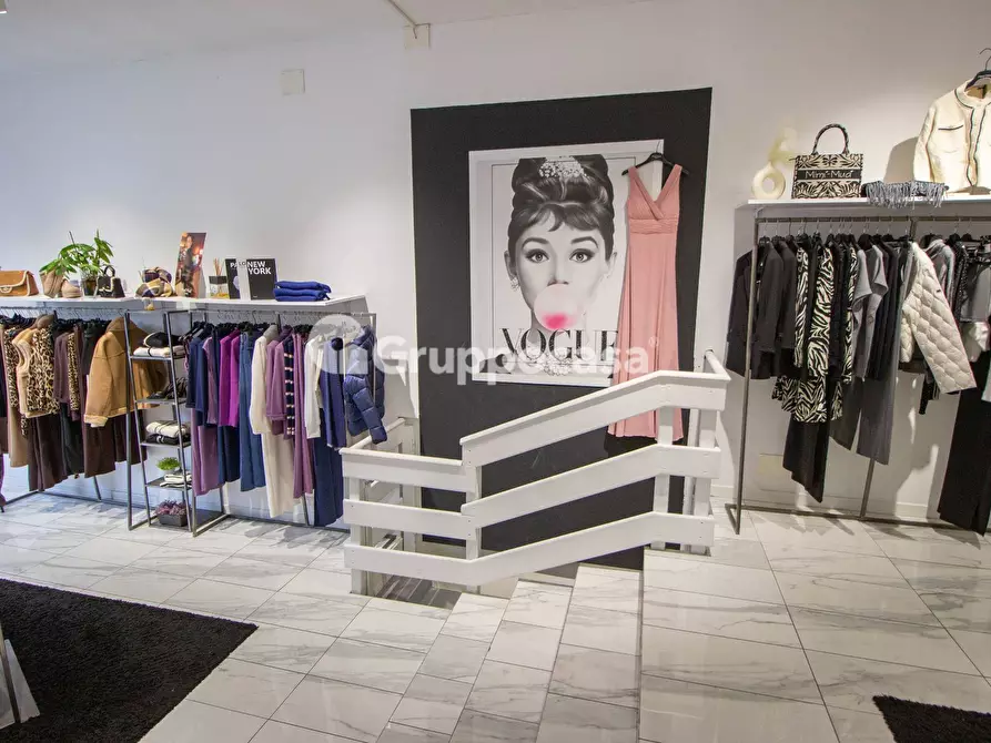 Immagine 6 di Locale commerciale in vendita  in Corso Italia a Abbiategrasso