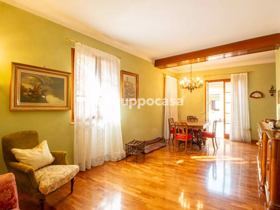 Immagine 25 di Palazzo in vendita  in via Milano a Magenta