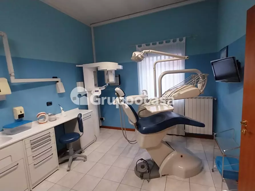 Immagine 11 di Ufficio in affitto  in Via Pasteur a Marcallo Con Casone