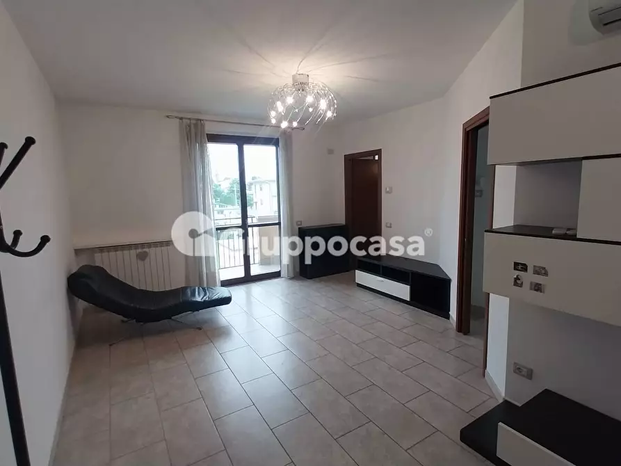 Immagine 3 di Appartamento in vendita  in Via Ugo Foscolo a Bernate Ticino