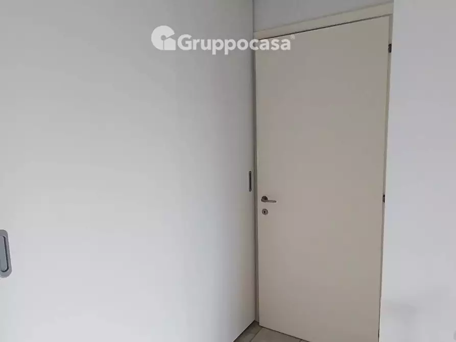 Immagine 13 di Appartamento in vendita  in Via Ugo Foscolo a Bernate Ticino