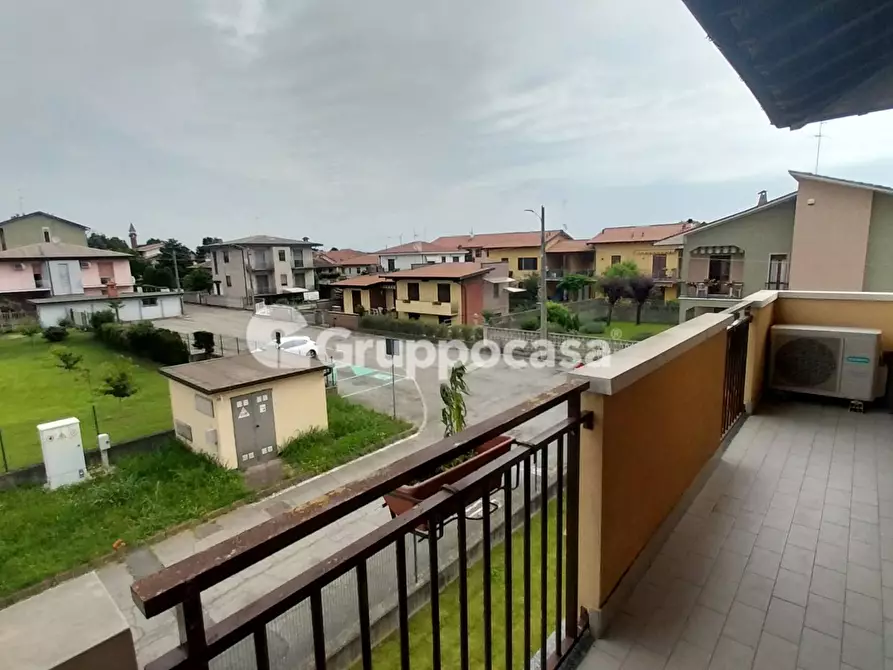 Immagine 18 di Appartamento in vendita  in Via Ugo Foscolo a Bernate Ticino