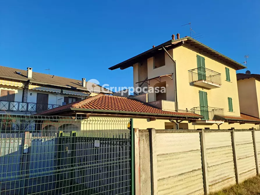 Immagine 20 di Appartamento in vendita  in Via Crispi a Marcallo Con Casone