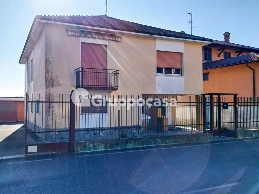Immagine 1 di Villa in vendita  in Via Giulietti a Magenta
