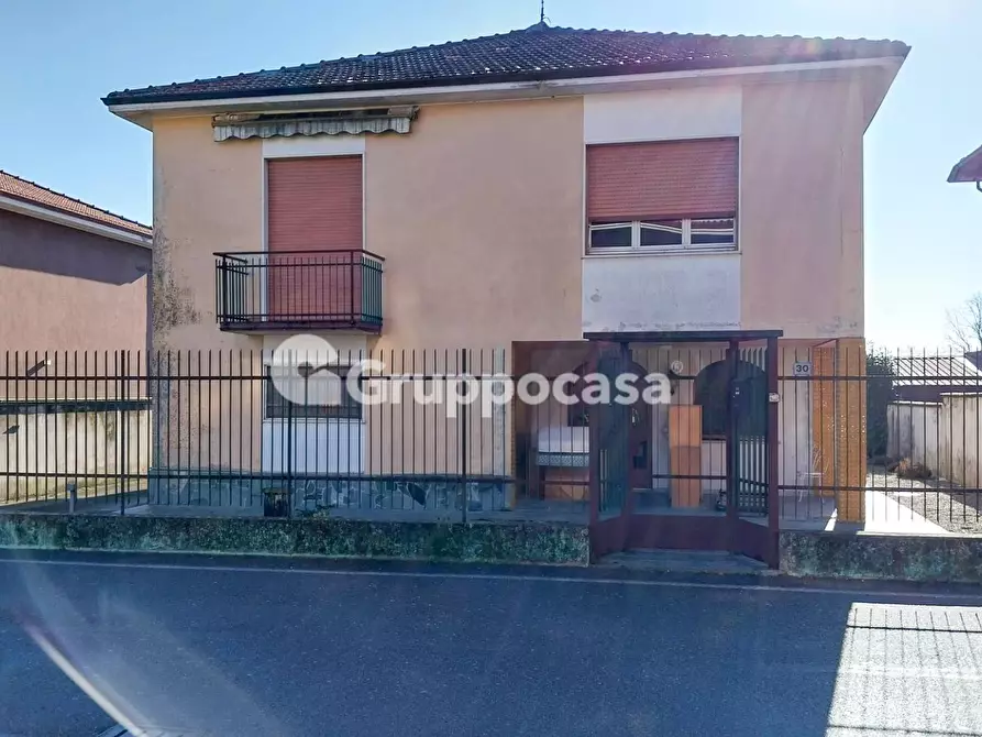 Immagine 2 di Villa in vendita  in Via Giulietti a Magenta