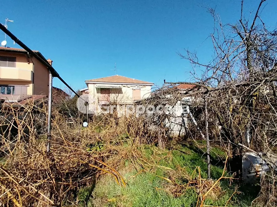 Immagine 5 di Villa in vendita  in Via Giulietti a Magenta