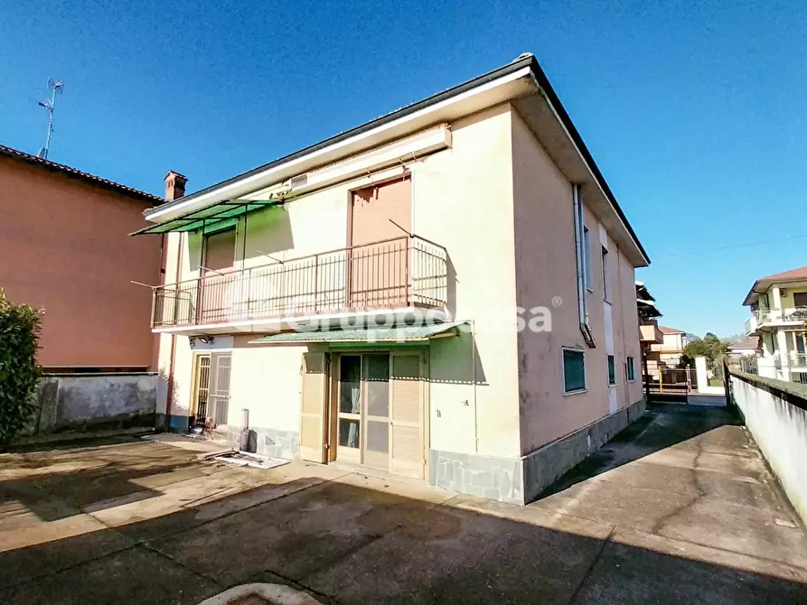 Immagine 3 di Villa in vendita  in Via Giulietti a Magenta