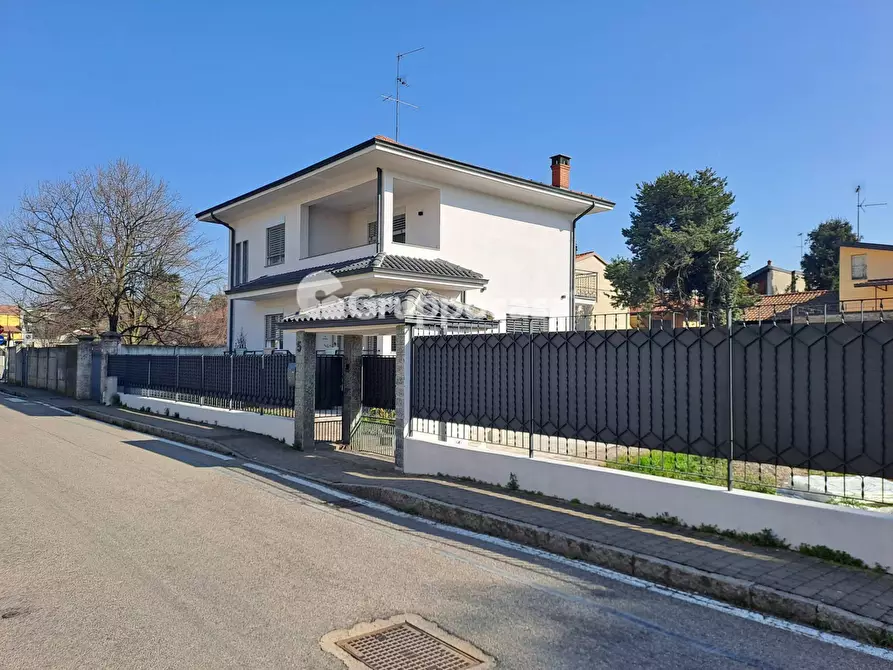 Immagine 1 di Villa in vendita  in Via Citterio a Santo Stefano Ticino