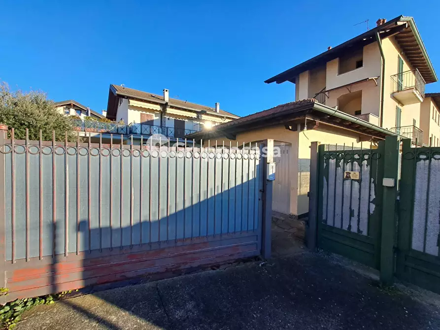 Immagine 24 di Casa bifamiliare in vendita  in Via Crispi a Marcallo Con Casone