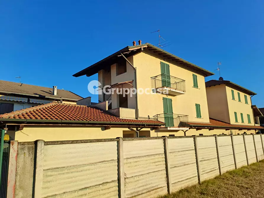 Immagine 25 di Casa bifamiliare in vendita  in Via Crispi a Marcallo Con Casone