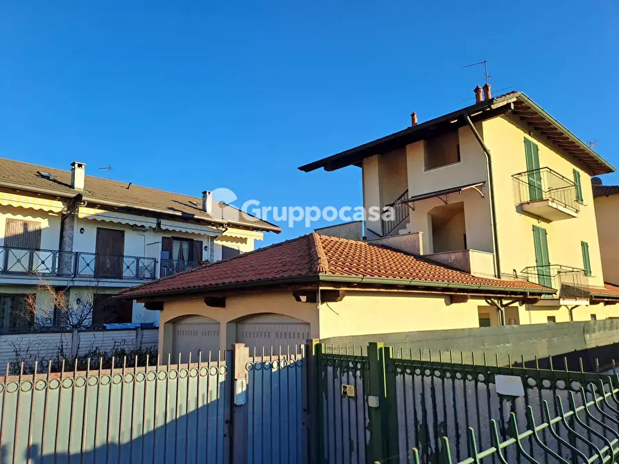 Immagine 26 di Casa bifamiliare in vendita  in Via Crispi a Marcallo Con Casone