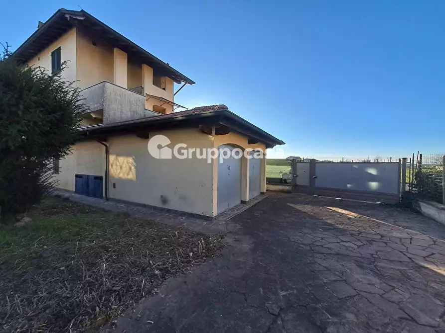 Immagine 29 di Casa bifamiliare in vendita  in Via Crispi a Marcallo Con Casone