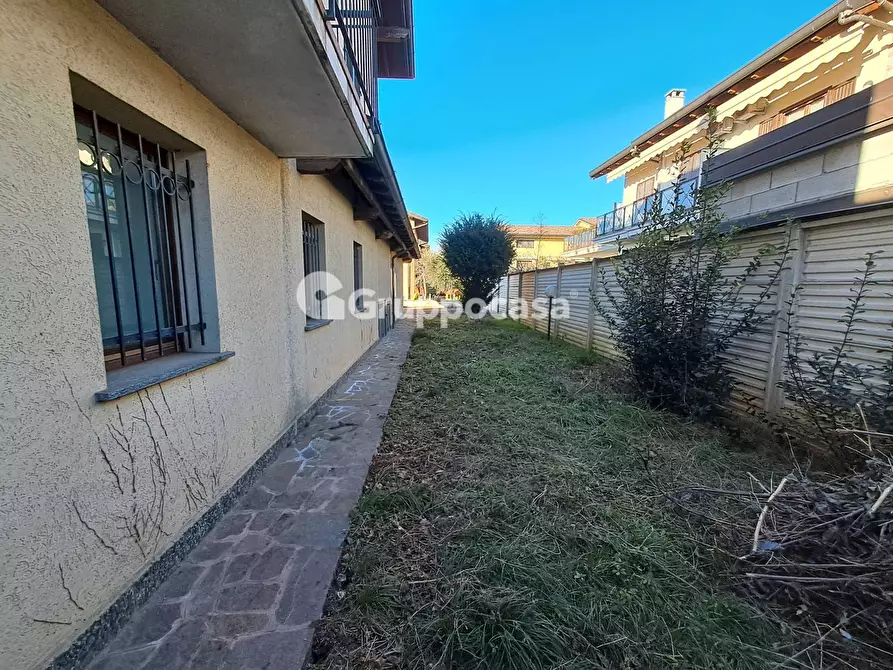 Immagine 30 di Casa bifamiliare in vendita  in Via Crispi a Marcallo Con Casone