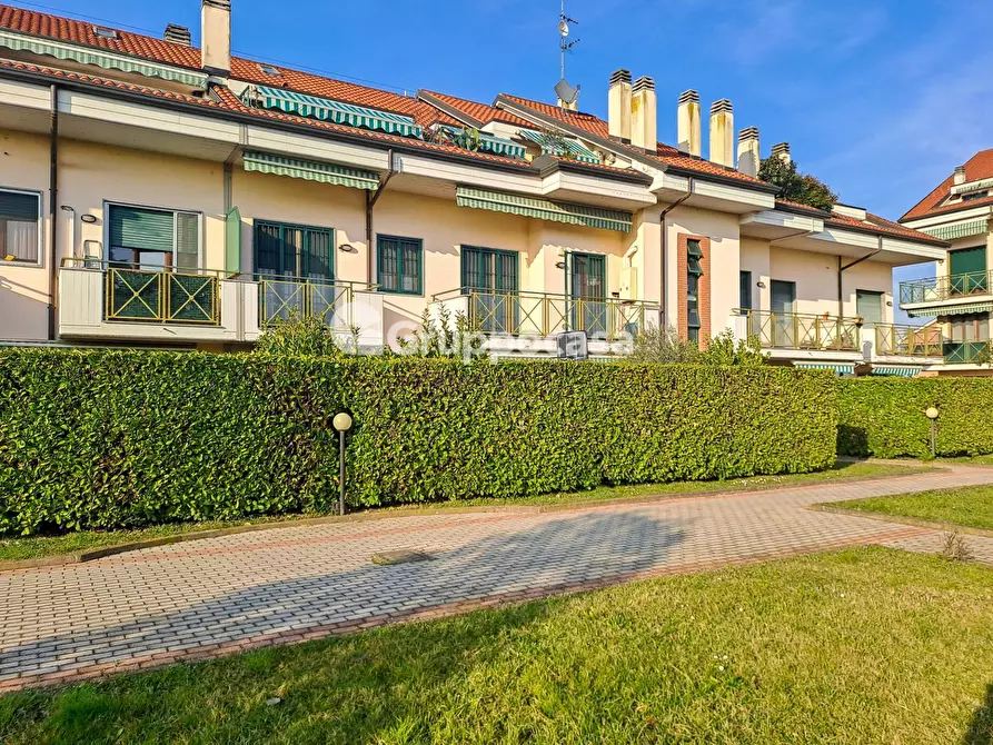 Immagine 2 di Appartamento in vendita  in Via Radice a Magenta