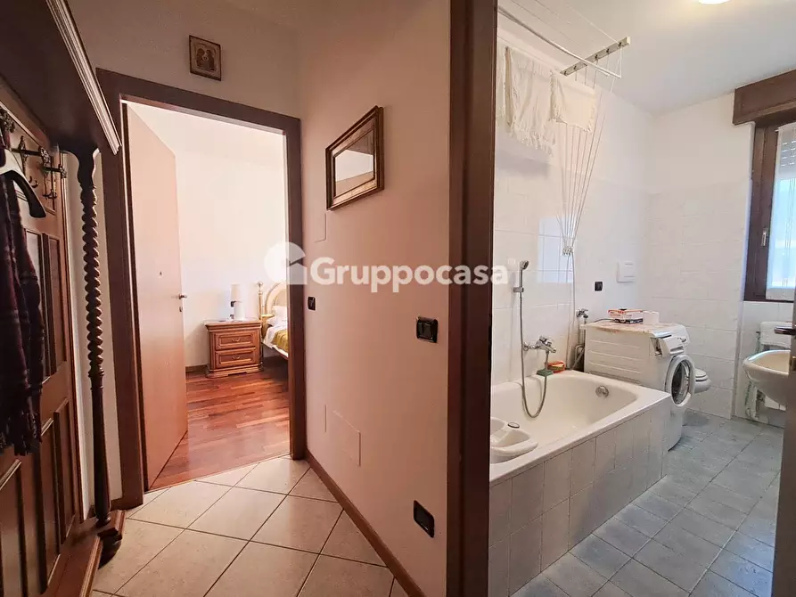 Immagine 12 di Appartamento in vendita  in Via Radice a Magenta