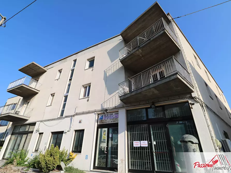 Locale commerciale in vendita in Via Lussemburgo a Verona